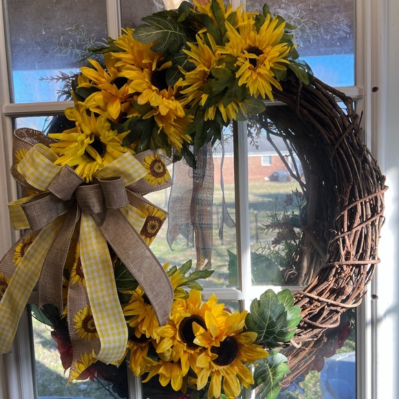 Sunflower Wreath with Bow - Picture 1 of 7